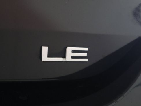 Used 2020 Toyota Highlander LE image 37