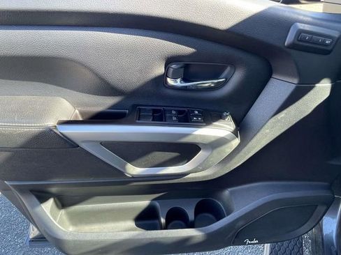 Used 2021 Nissan Titan SL w/ Moonroof Package image 15