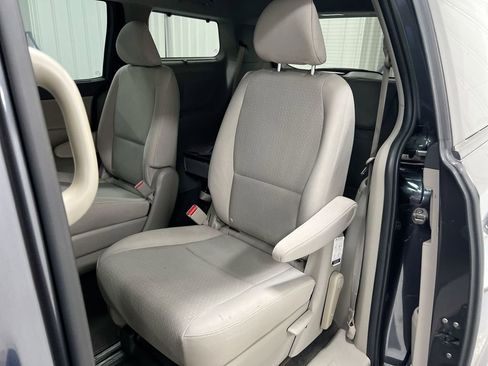 Used 2016 Kia Sedona LX w/ LX Convenience Package FWD image 17