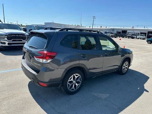 Used 2023 Subaru Forester Premium AWD/4WD image 25