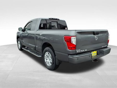 Used 2017 Nissan Titan SV image 5