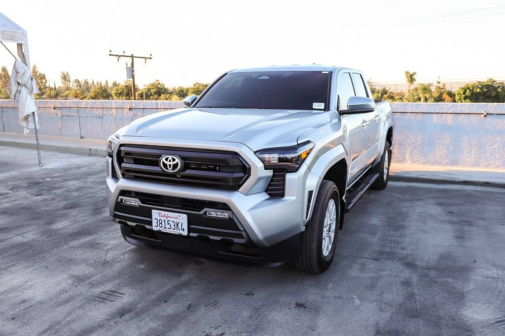 Used 2025 Toyota Tacoma SR5 AWD/4WD image 4