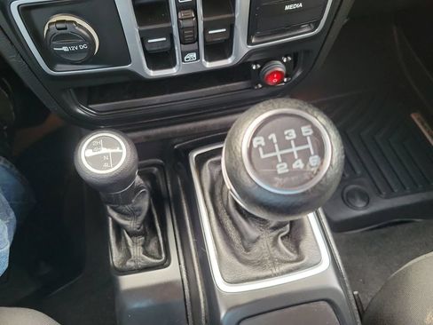 Used 2018 Jeep Wrangler Unlimited Sport S AWD/4WD image 39