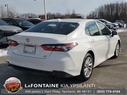 Used 2021 Toyota Camry LE image 4