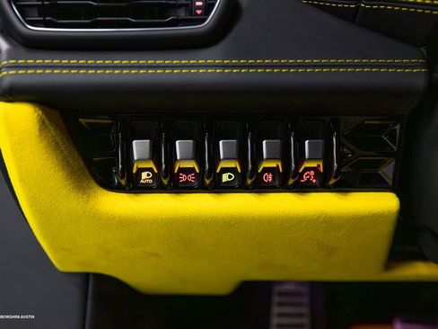Used 2022 Lamborghini Huracan EVO RWD image 20