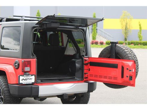 Used 2013 Jeep Wrangler Unlimited Sahara w/ Connectivity Group AWD/4WD image 26