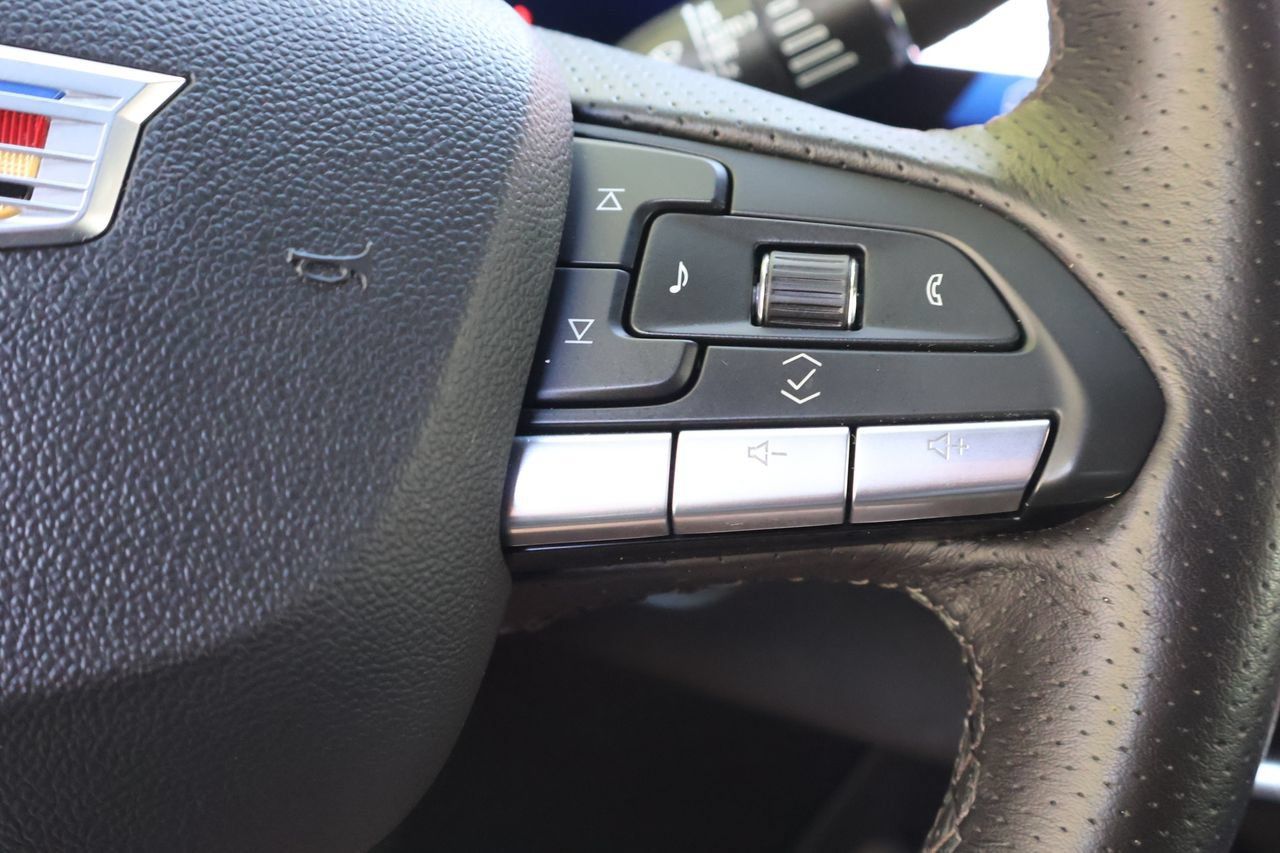 Certified 2025 Cadillac XT4 Sport w/ LPO, Floor Liner Package FWD image 21