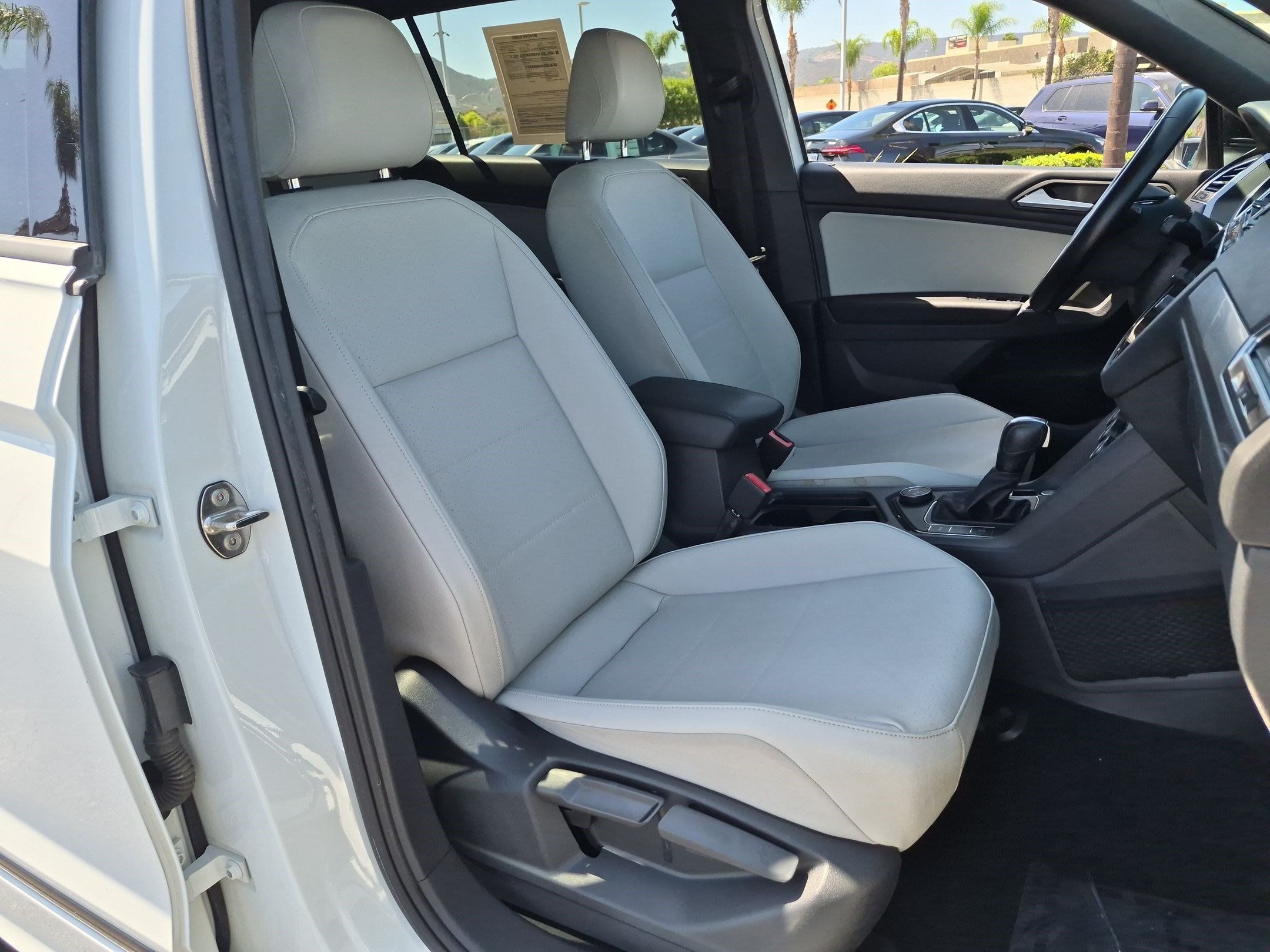 Used 2020 Volkswagen Tiguan SE R-Line AWD/4WD image 32