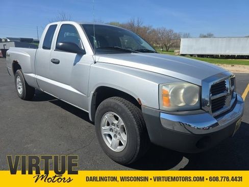 Used 2005 Dodge Dakota SLT w/ Interior Convenience Group AWD/4WD image 1