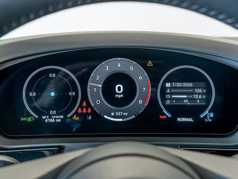 Certified 2025 Porsche Cayenne AWD/4WD image 19