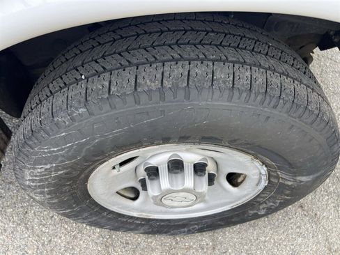 Used 2014 Chevrolet Express 2500 image 27