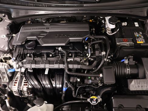 Certified 2025 Hyundai Elantra Limited FWD image 21