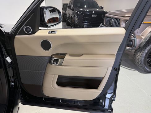 Used 2017 Land Rover Range Rover Sport SE image 32