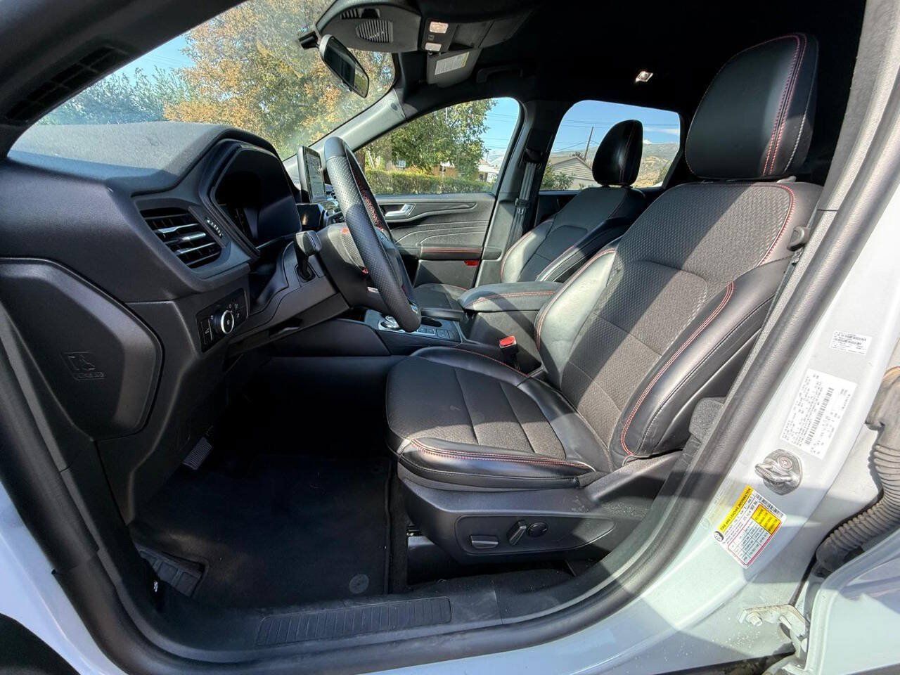 Used 2025 Ford Escape ST-Line Select AWD/4WD image 10