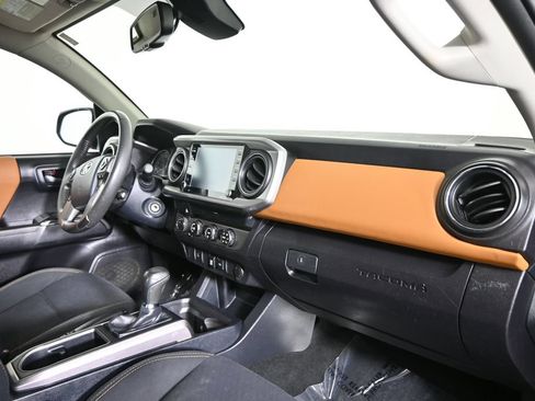 Used 2020 Toyota Tacoma SR5 AWD/4WD image 15