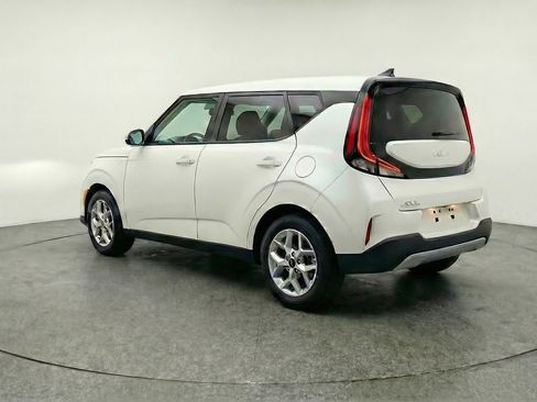 Used 2025 Kia Soul LX w/ LX Technology Package FWD image 6