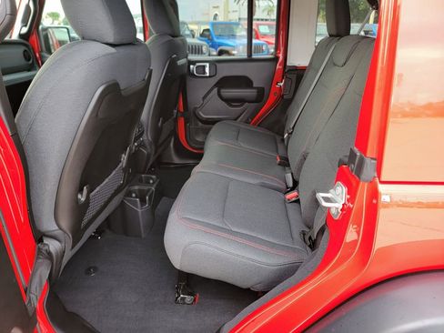 Used 2025 Jeep Wrangler Unlimited Rubicon w/ Convenience Group AWD/4WD image 12