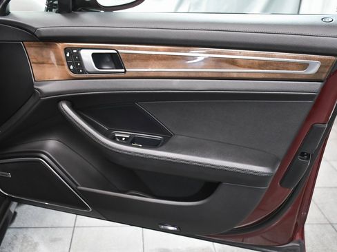 Used 2023 Porsche Panamera Platinum Edition image 17