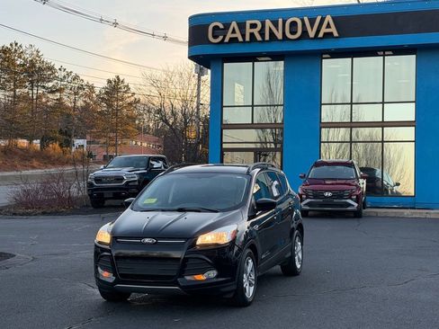 Used 2016 Ford Escape SE w/ SE Leather Comfort Package FWD image 1