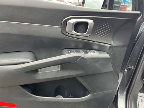 Used 2021 Kia Sorento LX image 18