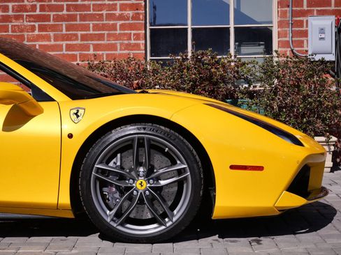 Used 2018 Ferrari 488 Spider RWD image 14