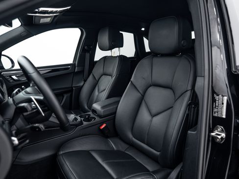 Certified 2022 Porsche Macan AWD/4WD image 23
