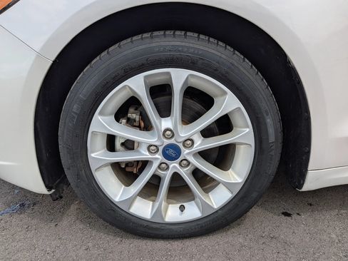 Used 2019 Ford Fusion SE FWD image 10