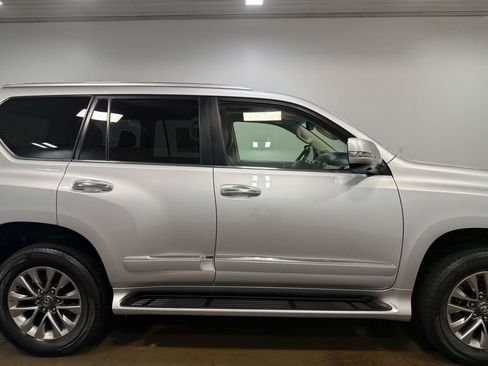 Used 2017 Lexus GX 460 Luxury AWD/4WD image 32
