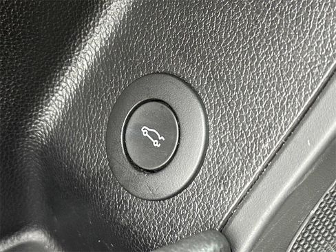 Used 2016 Cadillac XTS Luxury image 17