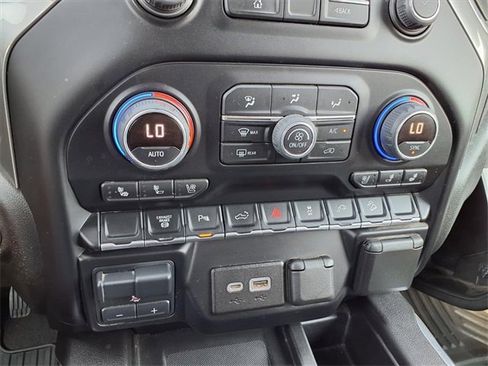 Used 2022 Chevrolet Silverado 2500 LTZ w/ LTZ Convenience Package image 10