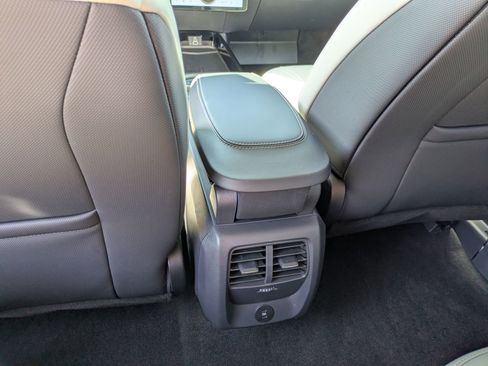 Certified 2025 Ford Mustang Mach-E Premium image 32