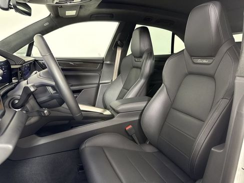Certified 2025 Porsche Macan Turbo Electric AWD/4WD image 5
