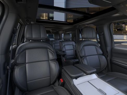 New 2026 Lincoln Navigator L Reserve AWD/4WD image 11