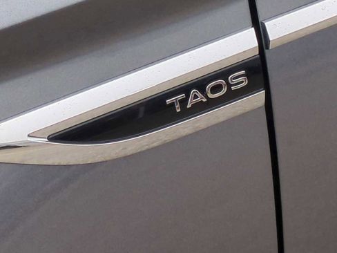 Used 2024 Volkswagen Taos SE image 31