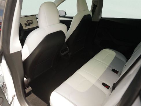 Used 2022 Tesla Model Y Performance AWD/4WD image 12