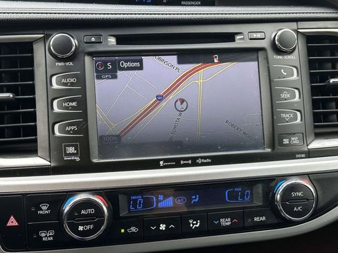 Used 2017 Toyota Highlander Limited AWD/4WD image 20
