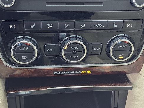 Used 2013 Volkswagen Passat 2.5 SEL Premium image 23