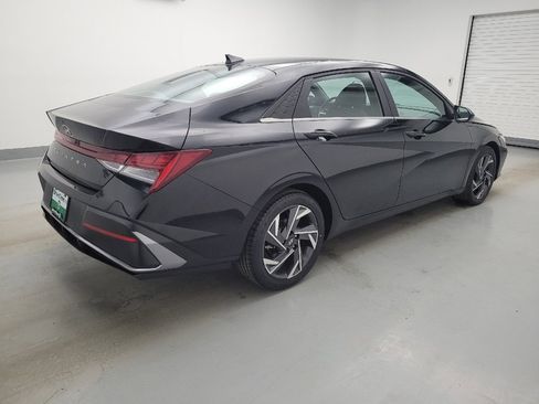 Used 2024 Hyundai Elantra SEL w/ Convenience Package FWD image 10