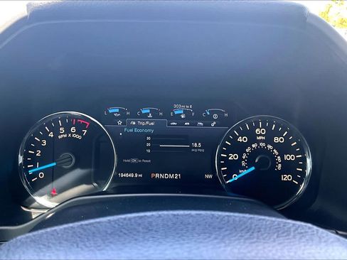 Used 2016 Ford F150 Platinum w/ Equipment Group 701A Luxury AWD/4WD image 22