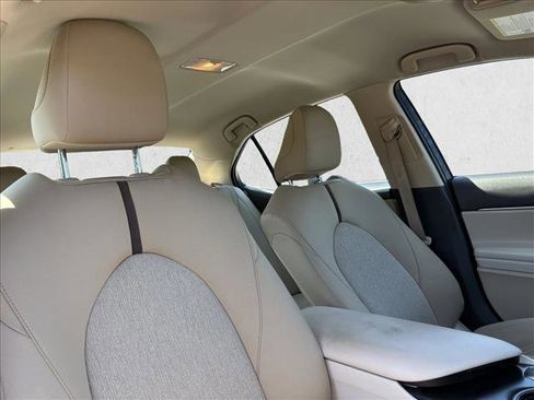 Used 2018 Toyota Camry LE FWD image 21