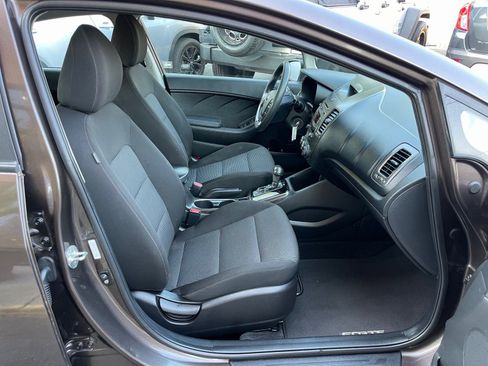 Used 2017 Kia Forte LX image 19