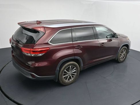 Used 2018 Toyota Highlander XLE AWD/4WD image 16