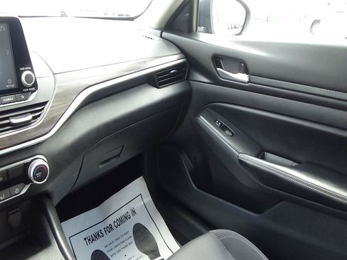 Used 2025 Nissan Altima 2.5 SV FWD image 30