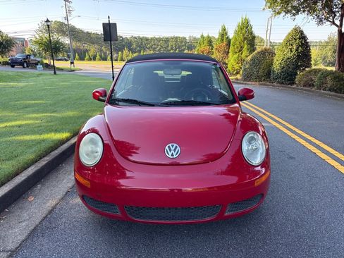 Used 2007 Volkswagen Beetle Convertible w/ Package 1 FWD image 2