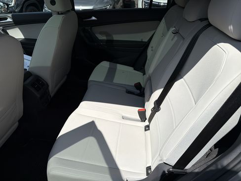 Used 2020 Volkswagen Tiguan SEL AWD/4WD image 25