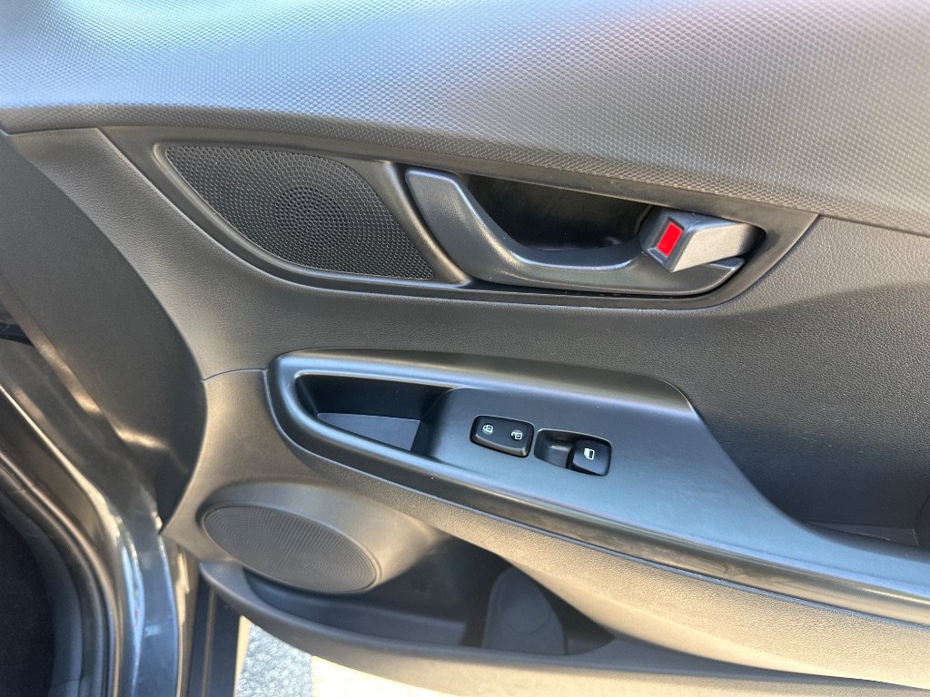 Used 2022 Hyundai Kona SEL FWD image 22