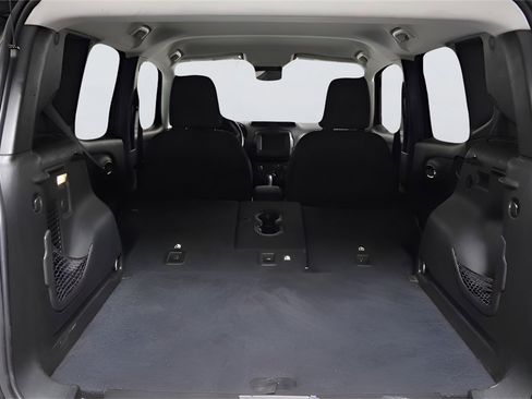 Used 2018 Jeep Renegade Latitude w/ Safety & Security Group image 35