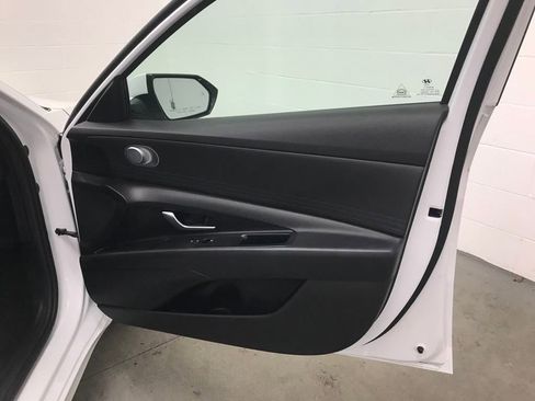 Used 2023 Hyundai Elantra SE image 39