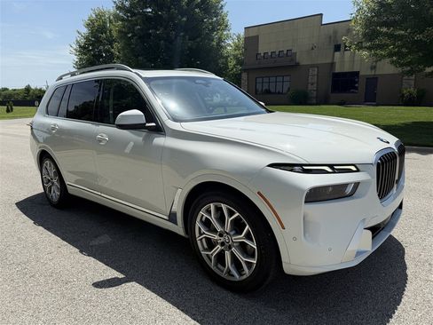 Used 2023 BMW X7 xDrive40i w/ Premium Package AWD/4WD image 4