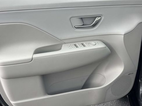 Used 2026 Hyundai Kona Limited FWD image 17